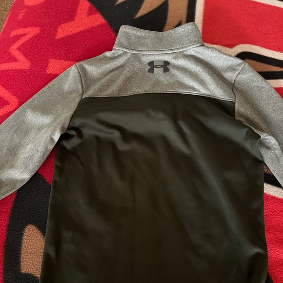 Under armor youth lg ¼ zip pull over - Picture 2 of 3